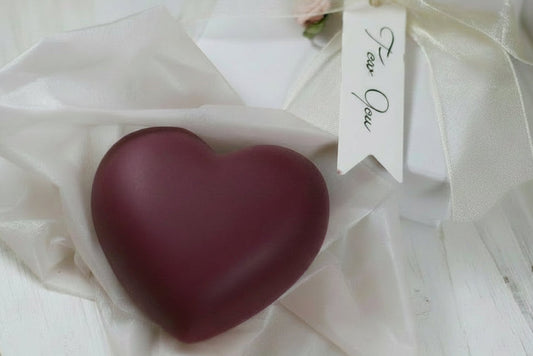 Herz Naturseife Dunkelweinrot mit Geschenkschachtel "Magic"
